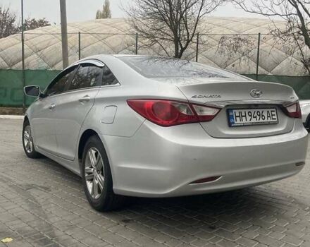 Серый Хендай Соната, объемом двигателя 2 л и пробегом 300 тыс. км за 7500 $, фото 4 на Automoto.ua