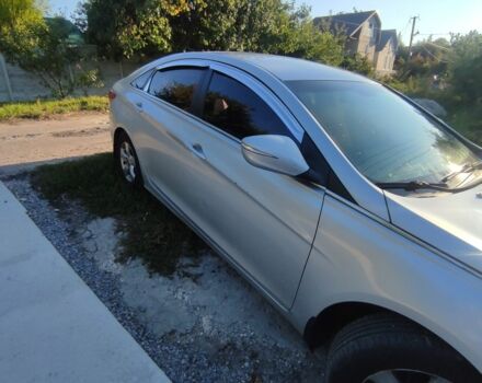 Сірий Хендай Соната, об'ємом двигуна 2 л та пробігом 273 тис. км за 6800 $, фото 2 на Automoto.ua