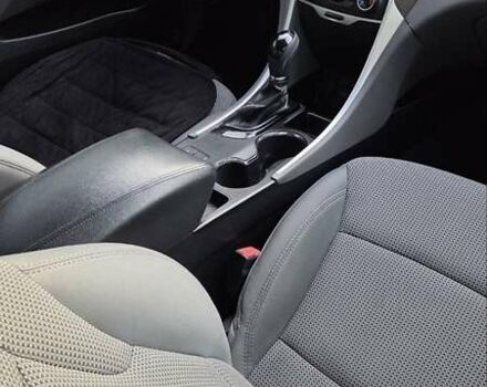 Серый Хендай Соната, объемом двигателя 2.4 л и пробегом 268 тыс. км за 7500 $, фото 10 на Automoto.ua