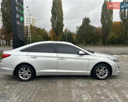 Серый Хендай Соната, объемом двигателя 2 л и пробегом 420 тыс. км за 7300 $, фото 3 на Automoto.ua