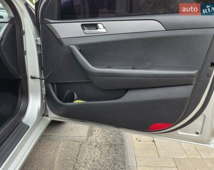 Сірий Хендай Соната, об'ємом двигуна 2 л та пробігом 255 тис. км за 9200 $, фото 31 на Automoto.ua