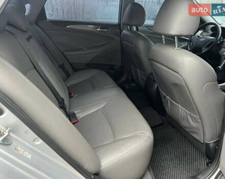 Серый Хендай Соната, объемом двигателя 2.36 л и пробегом 140 тыс. км за 10600 $, фото 14 на Automoto.ua