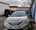 Серый Хендай Соната, объемом двигателя 2 л и пробегом 270 тыс. км за 8800 $, фото 1 на Automoto.ua