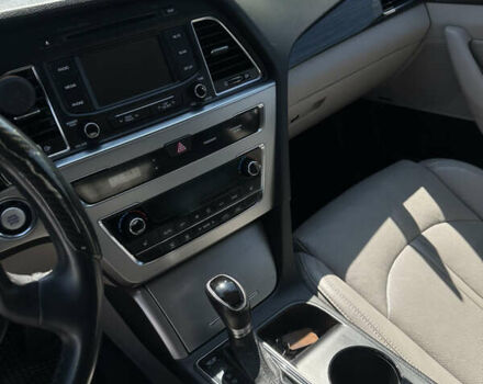 Серый Хендай Соната, объемом двигателя 2.36 л и пробегом 134 тыс. км за 11500 $, фото 13 на Automoto.ua