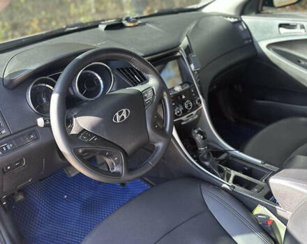 Сірий Хендай Соната, об'ємом двигуна 2 л та пробігом 231 тис. км за 9500 $, фото 8 на Automoto.ua