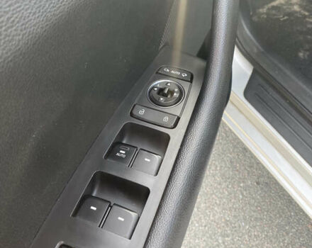 Хендай Соната 2014 у Києві на Automoto.ua Сірий Хендай Соната, об'ємом двигуна 2 л та пробігом 252 тис. км за 7350 $, фото 14 на Automoto.ua