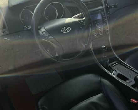 Сірий Хендай Соната, об'ємом двигуна 2 л та пробігом 350 тис. км за 6800 $, фото 6 на Automoto.ua
