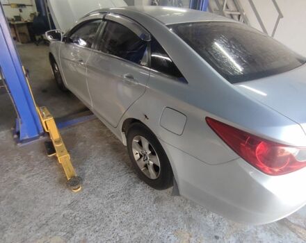 Сірий Хендай Соната, об'ємом двигуна 2 л та пробігом 273 тис. км за 6800 $, фото 8 на Automoto.ua