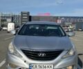 Сірий Хендай Соната, об'ємом двигуна 2 л та пробігом 350 тис. км за 6800 $, фото 1 на Automoto.ua