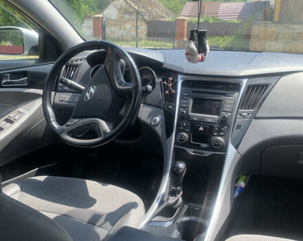 Сірий Хендай Соната, об'ємом двигуна 2 л та пробігом 120 тис. км за 9000 $, фото 8 на Automoto.ua