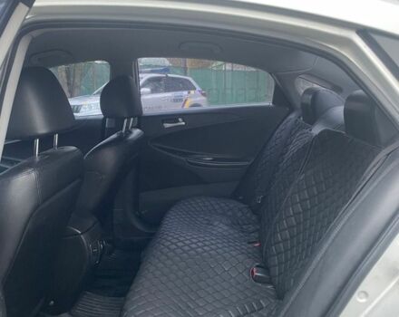 Серый Хендай Соната, объемом двигателя 2 л и пробегом 300 тыс. км за 6800 $, фото 6 на Automoto.ua