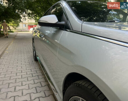 Серый Хендай Соната, объемом двигателя 2 л и пробегом 138 тыс. км за 10899 $, фото 5 на Automoto.ua