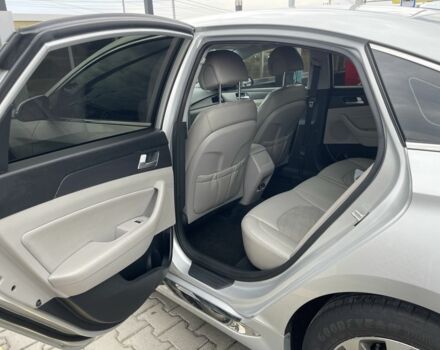 Серый Хендай Соната, объемом двигателя 2.4 л и пробегом 136 тыс. км за 10800 $, фото 7 на Automoto.ua