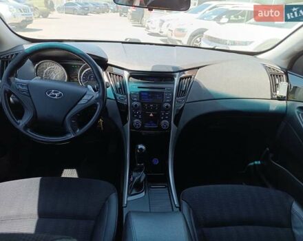 Сірий Хендай Соната, об'ємом двигуна 2.36 л та пробігом 174 тис. км за 11400 $, фото 13 на Automoto.ua
