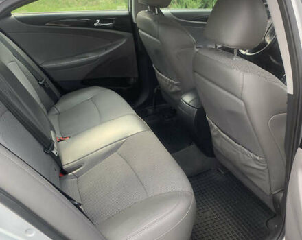 Сірий Хендай Соната, об'ємом двигуна 2 л та пробігом 120 тис. км за 9000 $, фото 10 на Automoto.ua