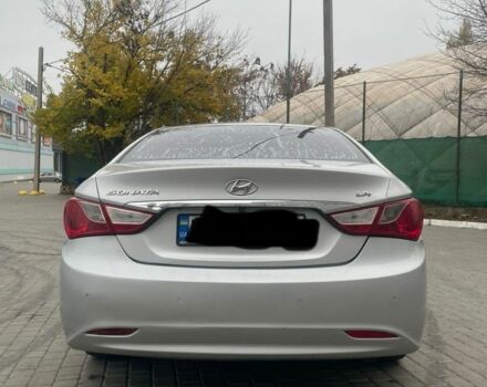 Серый Хендай Соната, объемом двигателя 2 л и пробегом 300 тыс. км за 6800 $, фото 3 на Automoto.ua