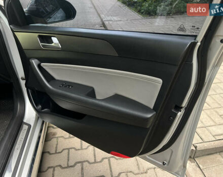 Сірий Хендай Соната, об'ємом двигуна 2 л та пробігом 138 тис. км за 10500 $, фото 32 на Automoto.ua