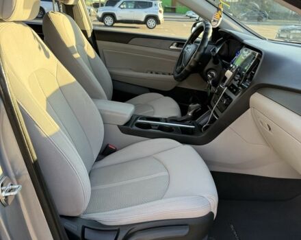 Серый Хендай Соната, объемом двигателя 2.4 л и пробегом 158 тыс. км за 9500 $, фото 5 на Automoto.ua