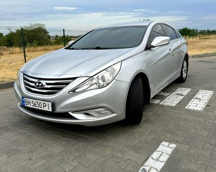 Сірий Хендай Соната, об'ємом двигуна 2 л та пробігом 356 тис. км за 7900 $, фото 1 на Automoto.ua