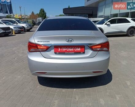 Сірий Хендай Соната, об'ємом двигуна 2.36 л та пробігом 174 тис. км за 11400 $, фото 5 на Automoto.ua