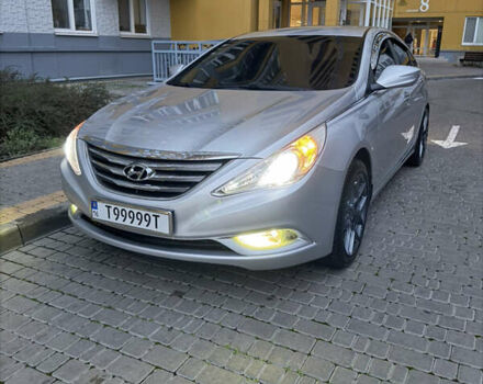 Серый Хендай Соната, объемом двигателя 2 л и пробегом 320 тыс. км за 6999 $, фото 1 на Automoto.ua