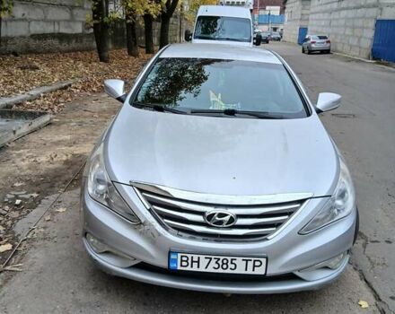 Серый Хендай Соната, объемом двигателя 2 л и пробегом 296 тыс. км за 10900 $, фото 3 на Automoto.ua