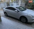 Серый Хендай Соната, объемом двигателя 2 л и пробегом 304 тыс. км за 8000 $, фото 2 на Automoto.ua