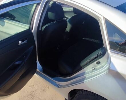 Сірий Хендай Соната, об'ємом двигуна 2 л та пробігом 200 тис. км за 7100 $, фото 3 на Automoto.ua