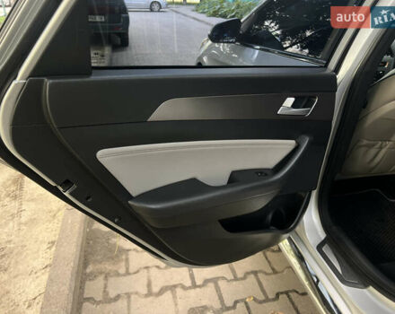 Серый Хендай Соната, объемом двигателя 2 л и пробегом 138 тыс. км за 10899 $, фото 28 на Automoto.ua