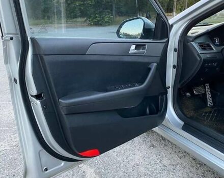 Серый Хендай Соната, объемом двигателя 2 л и пробегом 359 тыс. км за 9500 $, фото 16 на Automoto.ua