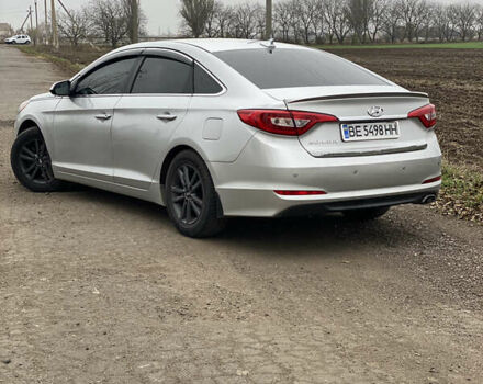 Серый Хендай Соната, объемом двигателя 2.36 л и пробегом 135 тыс. км за 10400 $, фото 4 на Automoto.ua