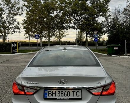 Сірий Хендай Соната, об'ємом двигуна 2 л та пробігом 305 тис. км за 6900 $, фото 1 на Automoto.ua