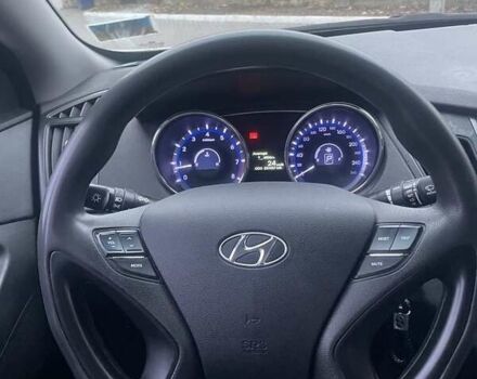 Серый Хендай Соната, объемом двигателя 2 л и пробегом 300 тыс. км за 7500 $, фото 5 на Automoto.ua