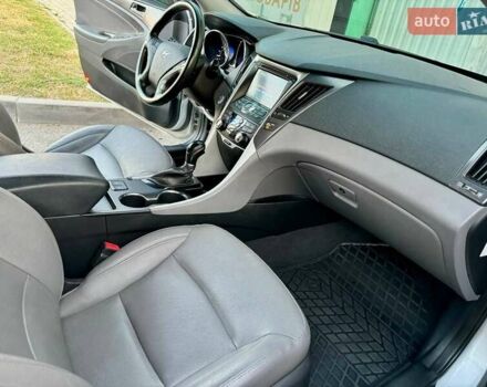 Хендай Соната 2014 у Полтаві на Automoto.ua Сірий Хендай Соната, об'ємом двигуна 2.36 л та пробігом 139 тис. км за 10250 $, фото 13 на Automoto.ua