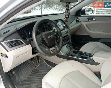 Сірий Хендай Соната, об'ємом двигуна 2.36 л та пробігом 200 тис. км за 7700 $, фото 6 на Automoto.ua