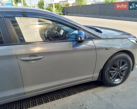 Серый Хендай Соната, объемом двигателя 2 л и пробегом 300 тыс. км за 12000 $, фото 19 на Automoto.ua