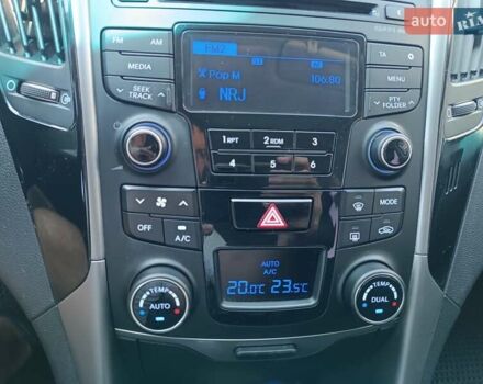 Сірий Хендай Соната, об'ємом двигуна 2.36 л та пробігом 174 тис. км за 11400 $, фото 14 на Automoto.ua