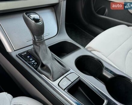 Хендай Соната 2014 у Одесі на Automoto.ua Сірий Хендай Соната, об'ємом двигуна 2.4 л та пробігом 190 тис. км за 10300 $, фото 17 на Automoto.ua