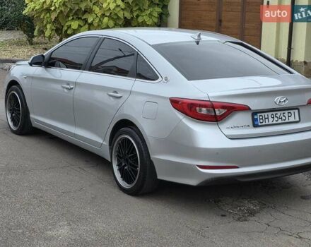 Сірий Хендай Соната, об'ємом двигуна 2 л та пробігом 255 тис. км за 9200 $, фото 10 на Automoto.ua