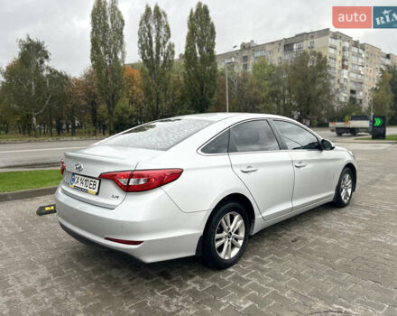 Серый Хендай Соната, объемом двигателя 2 л и пробегом 420 тыс. км за 7300 $, фото 4 на Automoto.ua