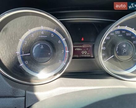 Сірий Хендай Соната, об'ємом двигуна 2.36 л та пробігом 174 тис. км за 11400 $, фото 18 на Automoto.ua