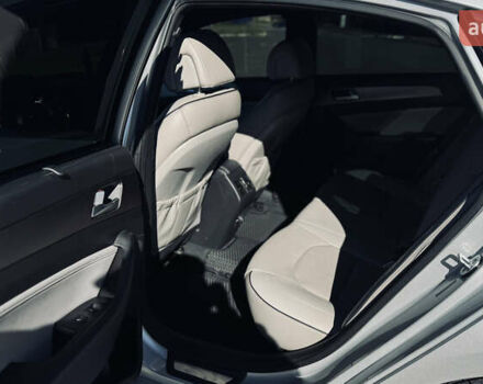 Серый Хендай Соната, объемом двигателя 2 л и пробегом 122 тыс. км за 13500 $, фото 13 на Automoto.ua