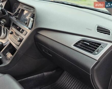 Сірий Хендай Соната, об'ємом двигуна 2 л та пробігом 255 тис. км за 9200 $, фото 30 на Automoto.ua