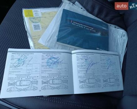 Сірий Хендай Соната, об'ємом двигуна 2.36 л та пробігом 174 тис. км за 11400 $, фото 22 на Automoto.ua