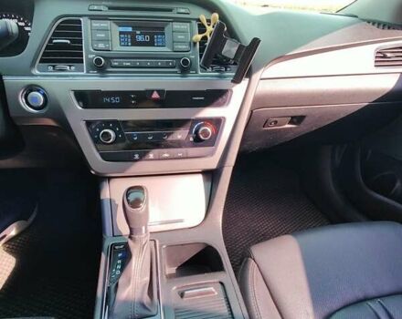 Сірий Хендай Соната, об'ємом двигуна 2 л та пробігом 230 тис. км за 9999 $, фото 24 на Automoto.ua