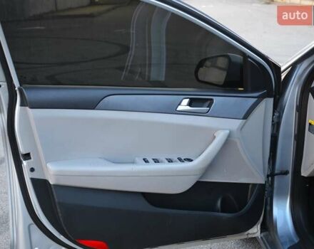 Сірий Хендай Соната, об'ємом двигуна 2.36 л та пробігом 265 тис. км за 9333 $, фото 17 на Automoto.ua