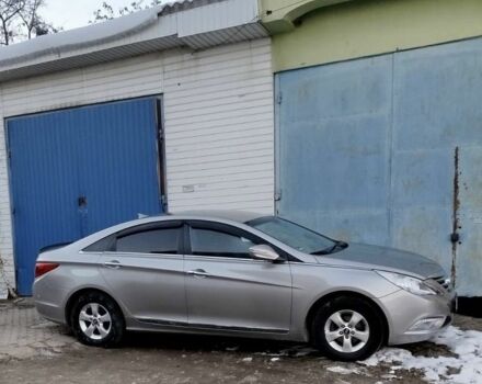 Серый Хендай Соната, объемом двигателя 2 л и пробегом 270 тыс. км за 8800 $, фото 3 на Automoto.ua