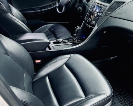 Сірий Хендай Соната, об'ємом двигуна 2 л та пробігом 305 тис. км за 6900 $, фото 5 на Automoto.ua