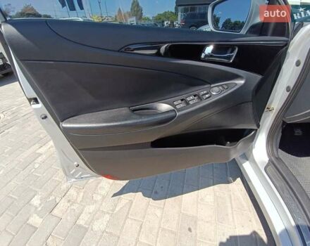 Сірий Хендай Соната, об'ємом двигуна 2.36 л та пробігом 174 тис. км за 11400 $, фото 9 на Automoto.ua