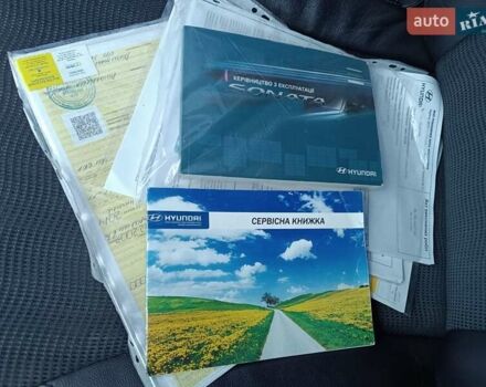 Сірий Хендай Соната, об'ємом двигуна 2.36 л та пробігом 174 тис. км за 11400 $, фото 24 на Automoto.ua